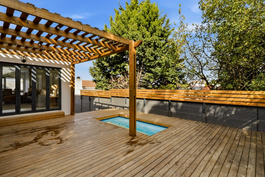 4 Bedroom Property for Sale in Somerset Ridge Western Cape
